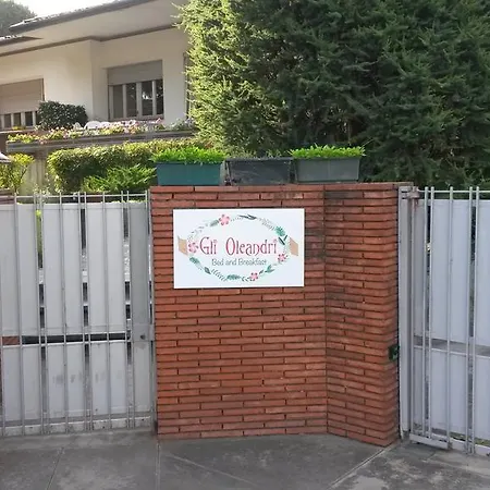 Gli Oleandri Bed & Breakfast *